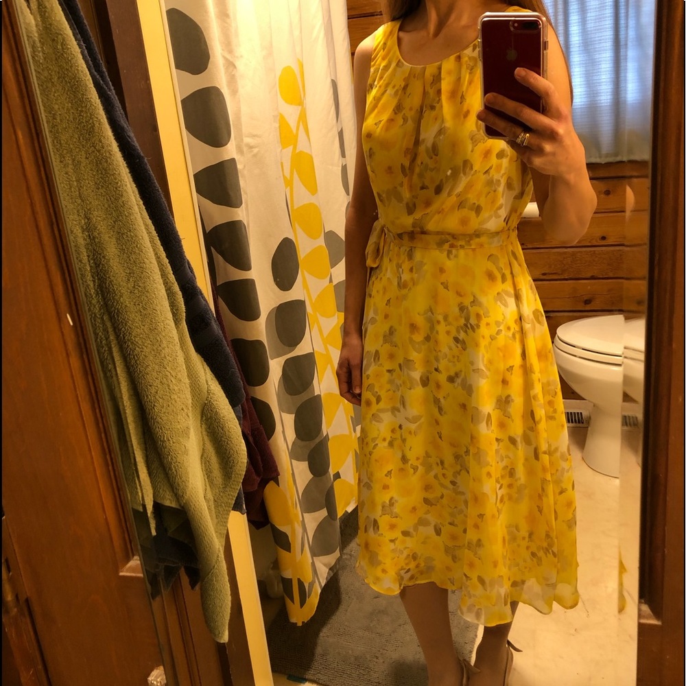 Pretty R&K dress never worn size 8